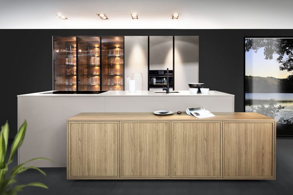 Rotpunkt Whit Gloss Kitchen With Wood Island | Zen Küchen, Richmond